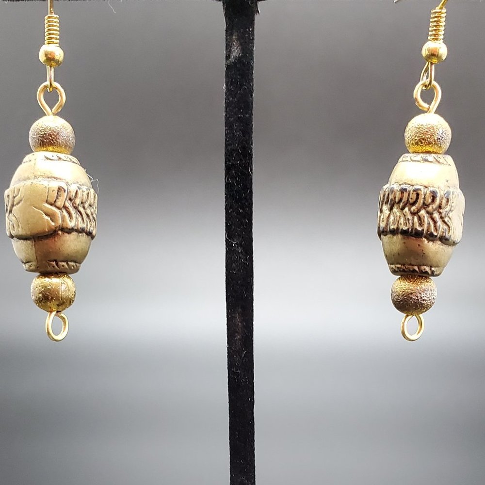 FASHION EARRINGS. - Picture 3 of 6